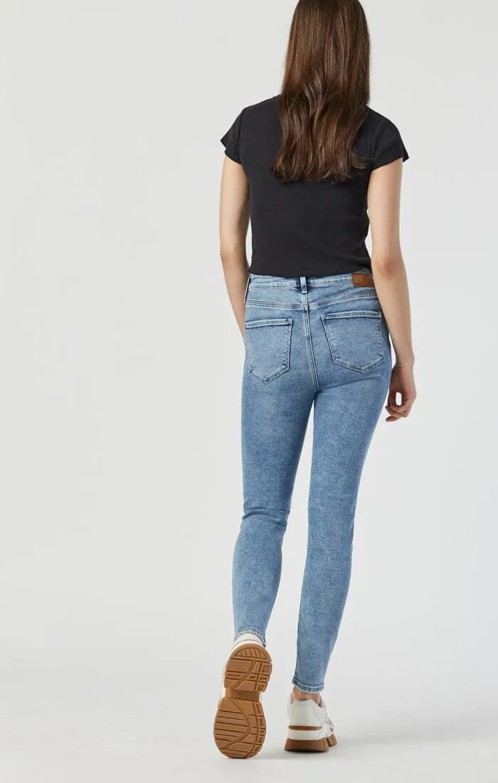 SCARLETT SKINNY IN LIGHT ORGANIC BLUE